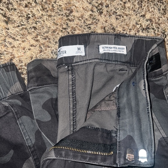 Hollister Camo Joggers - Picture 4 of 4